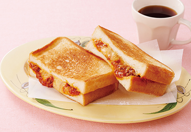 ボロネーゼとチーズのホットサンド